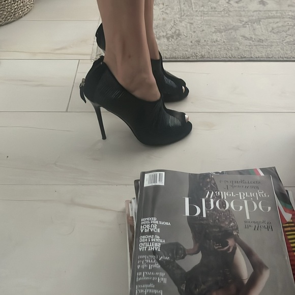 Charles Jourdan heels/bootie black 7.5 - Picture 8 of 12